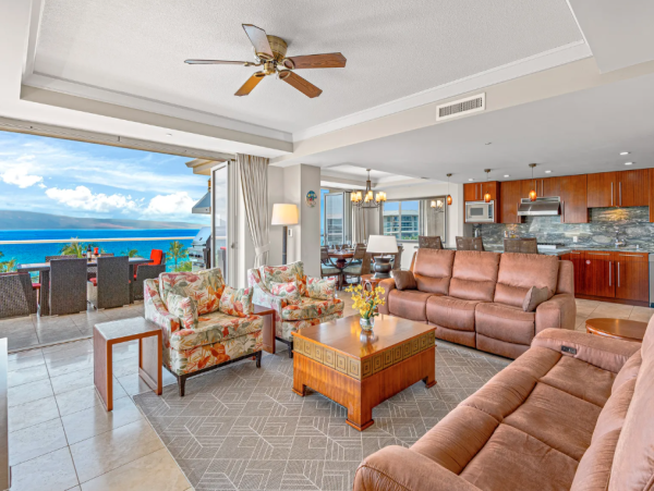 Gorgeous 6-Bedroom Retreat in Maui with Amazing Views